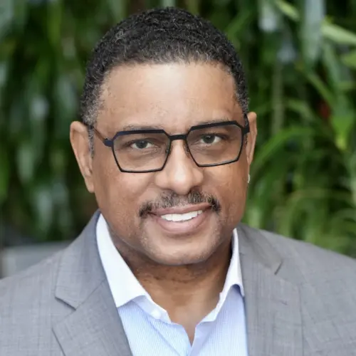 Roi Ewell (square)