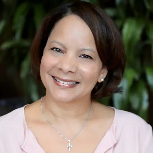 Elizabeth Guerra (square)